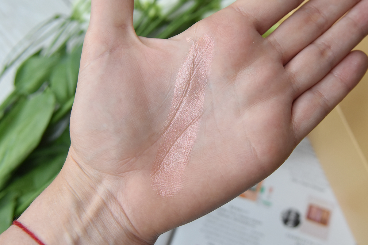 Charlotte Tilbury Beauty Light Wand in Peachgasm