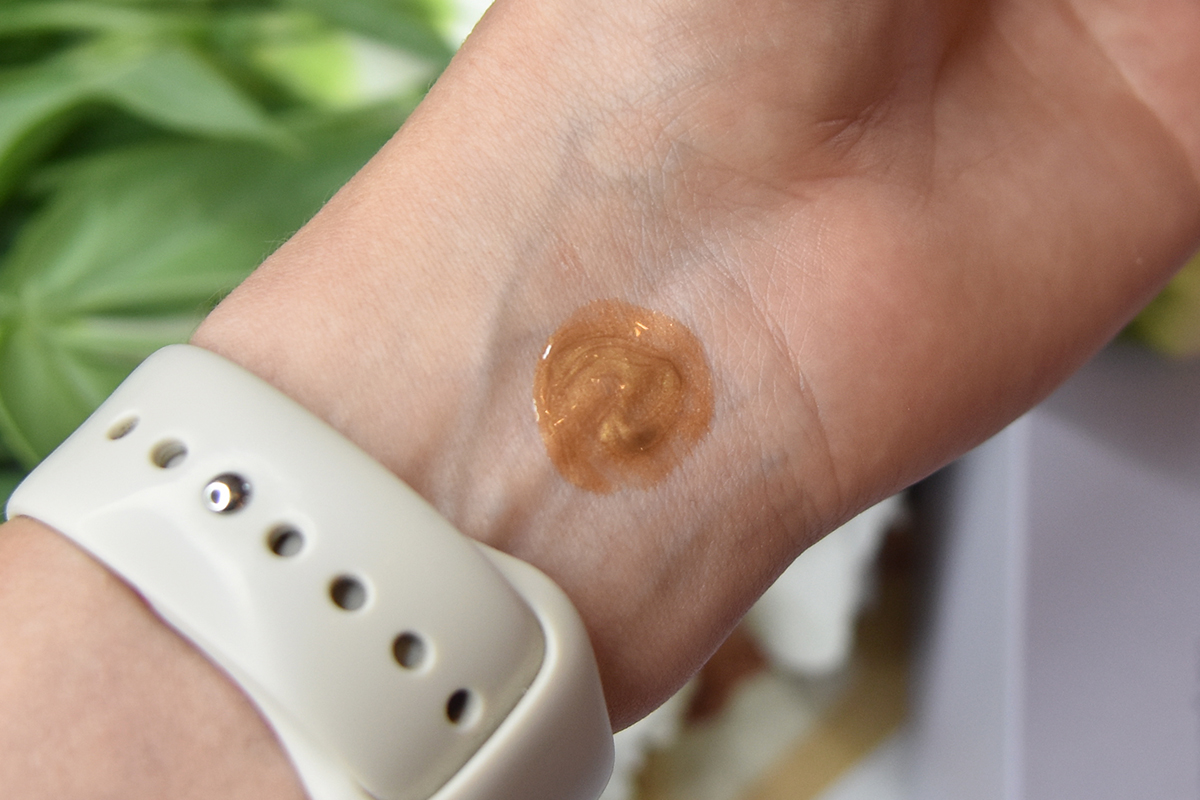 Saie Glowy Super Gel in Sunglow