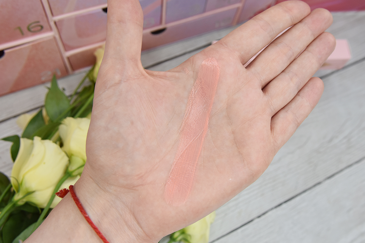 Charlotte Tilbury Pillow Talk Matte Beauty Blush Wand in Pink Pop  Charlotte Tilbury Pillow Talk Matte Beauty Blush Wand in Pink Pop