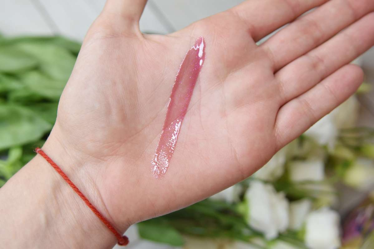 Fenty Beauty Gloss Bomb Universal Lip Luminizer in Riri Fenty Beauty Gloss Bomb Universal Lip Luminizer in Riri