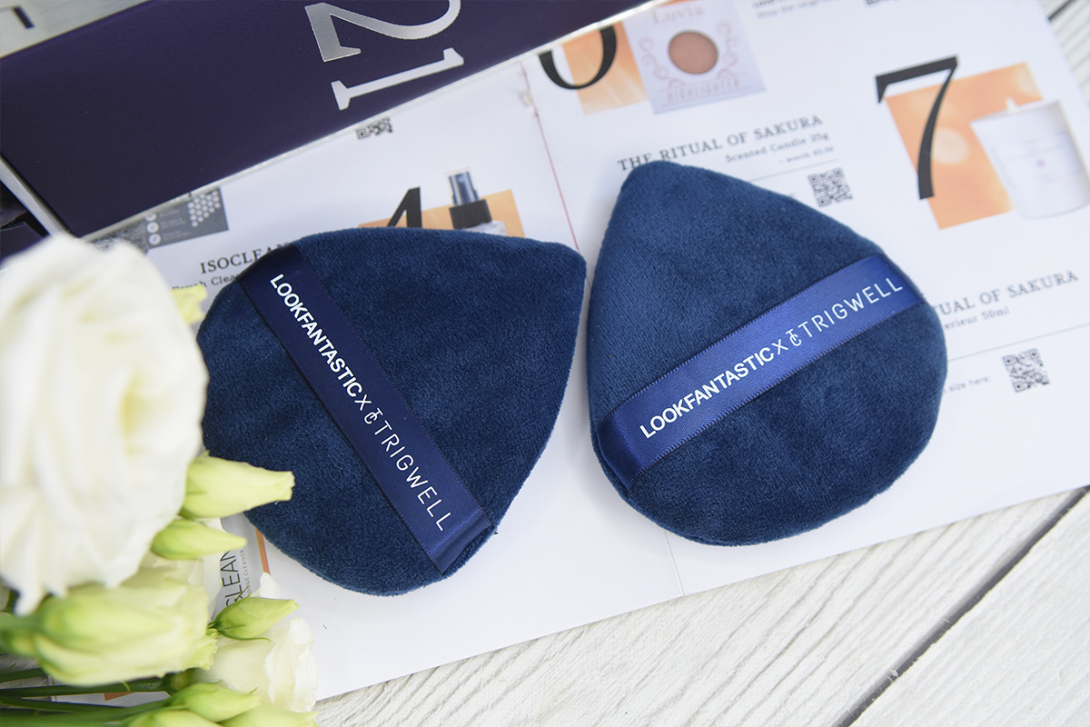 LOOKFANTASTIC x Trigwell Cosmetics Velvet Powder Puffs in Iconic Blue LOOKFANTASTIC x Trigwell Cosmetics Velvet Powder Puffs in Iconic Blue