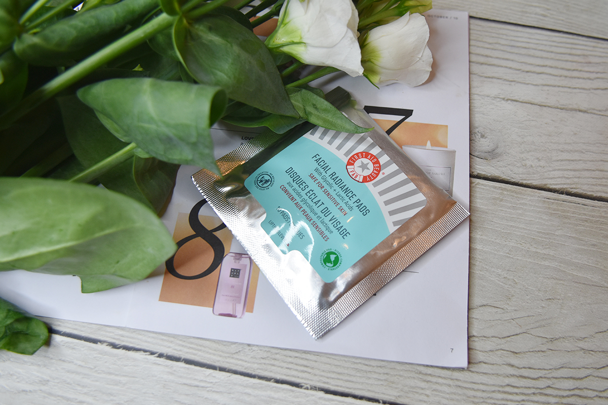 First Aid Beauty Facial Radiance Pads with Glycolic and Lactic Acids  First Aid Beauty Facial Radiance Pads with Glycolic and Lactic Acids