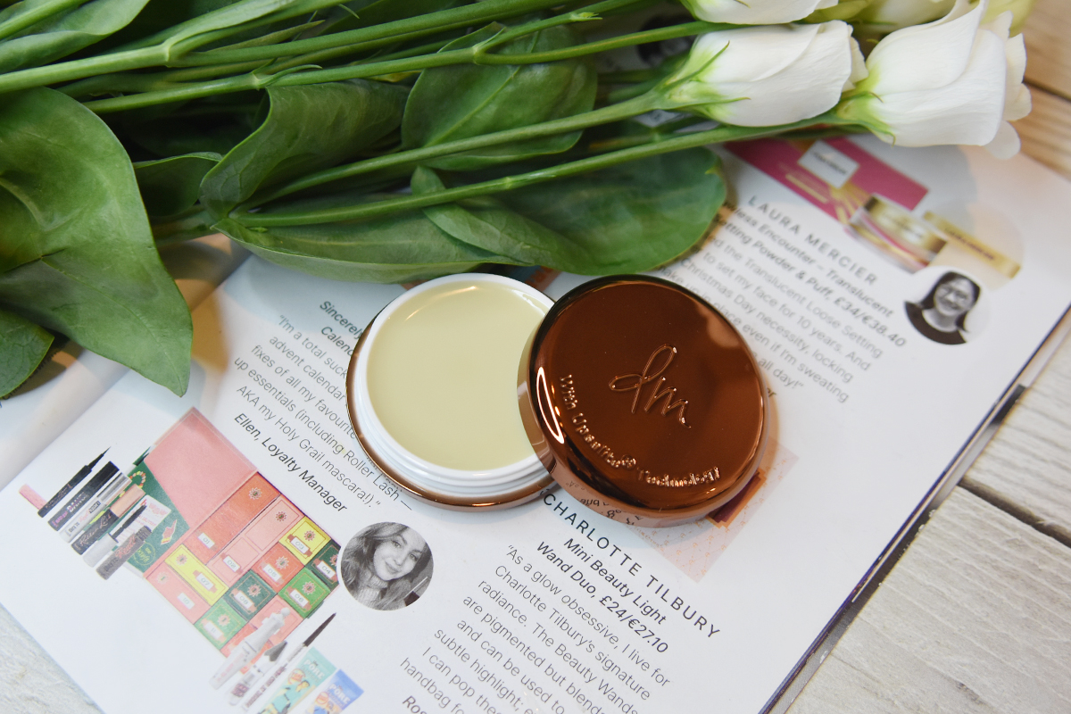 Danessa Myricks Mini Blurring Balm Powder in shade Universal  Danessa Myricks Mini Blurring Balm Powder in shade Universal