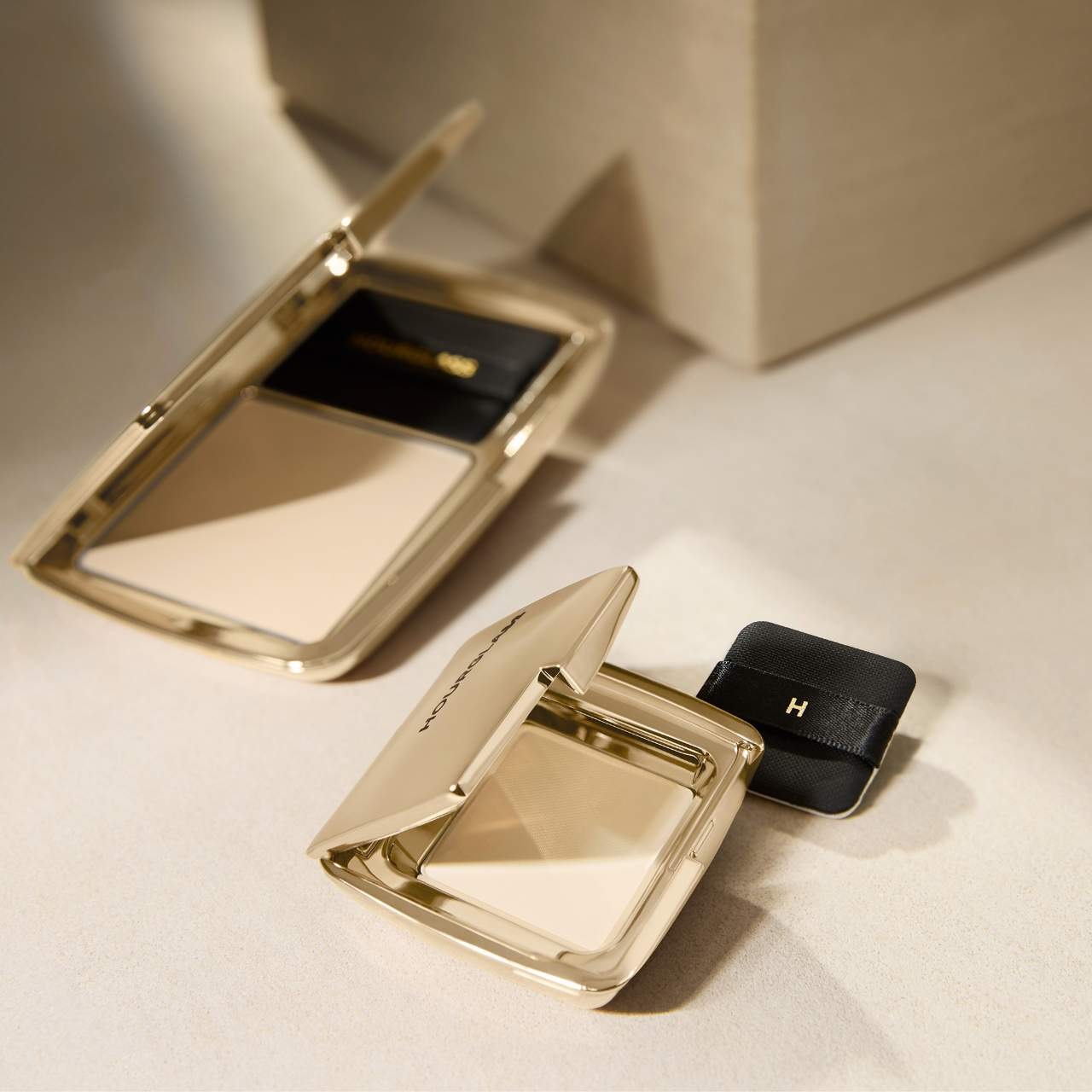 Hourglass Vanish Airbrush Pressed Powder Travel- Translucent Hourglass Vanish Airbrush Pressed Powder Travel- Translucent