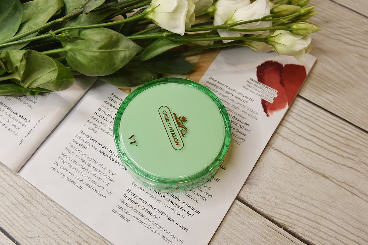 VT Cosmetics Cica Essence Sun Pact SPF 50 VT Cosmetics Cica Essence Sun Pact SPF 50