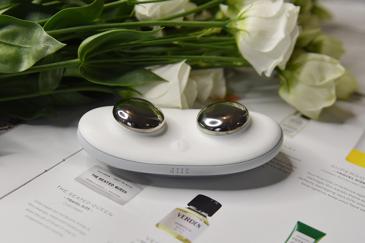 ZIIP HALO Nanocurrent and Microcurrent Facial Toning Device ZIIP HALO Nanocurrent and Microcurrent Facial Toning Device