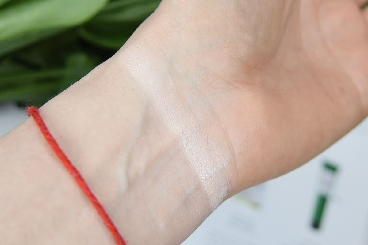 HAUS Labs Triclone Skin Tech Hydrating Concealer with Fermented Arnica in 03 Fair Rosy Swatch HAUS Labs Triclone Skin Tech Hydrating Concealer with Fermented Arnica in 03 Fair Rosy Swatch