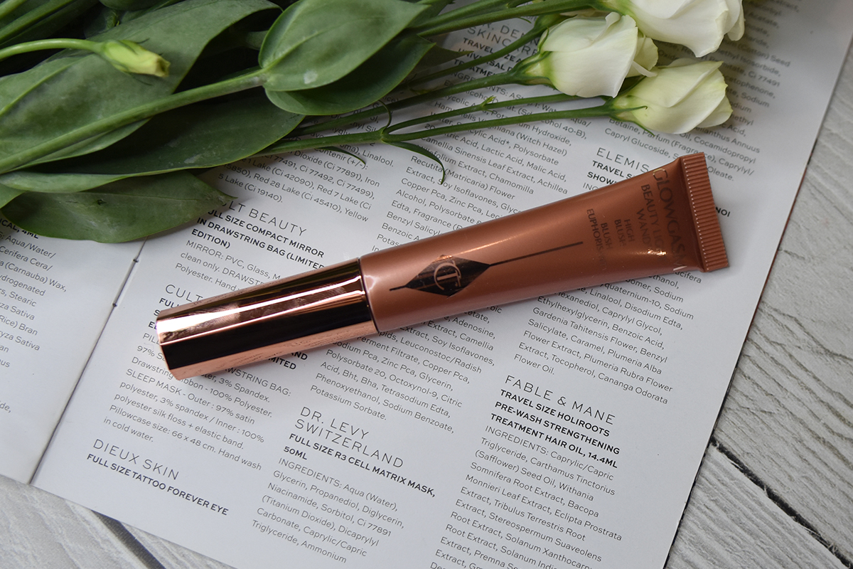 Charlotte Tilbury Beauty Light Wand in Pinkgasm Charlotte Tilbury Beauty Light Wand in Pinkgasm