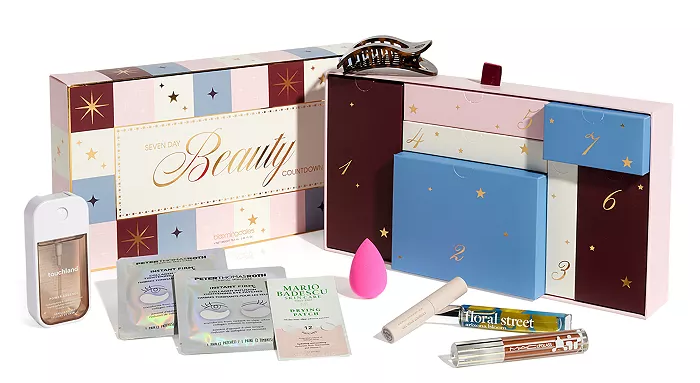 Bloomingdale’s 7 Day Beauty Countdown Gift Set Bloomingdale’s 7 Day Beauty Countdown Gift Set